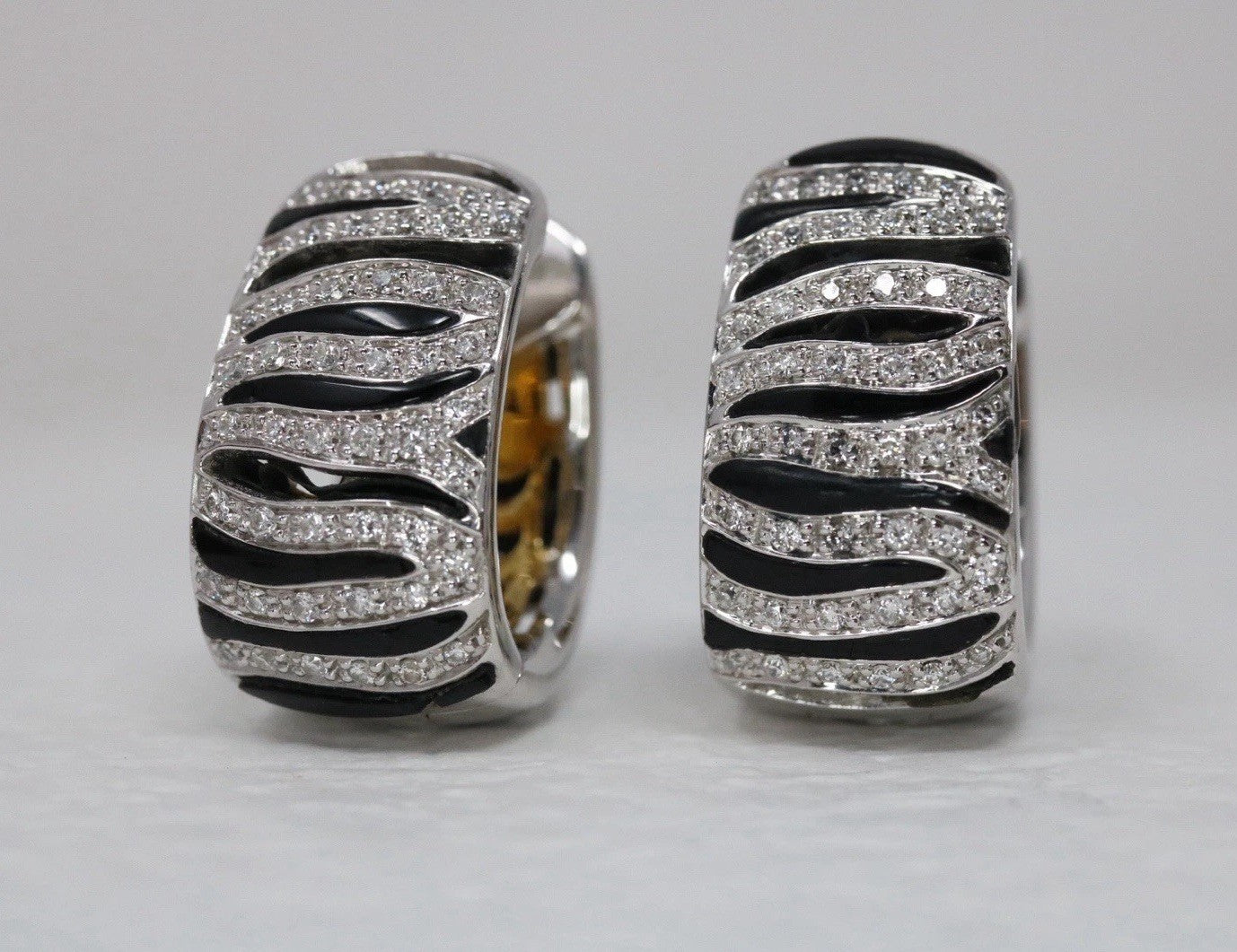 Roberto Coin Zebra 18K White Gold Diamond & Enamel Hoop Earrings