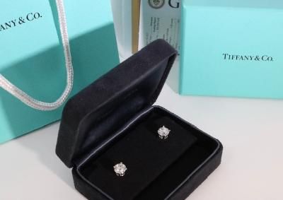 Tiffany & Co Diamond Stud Earrings In Platinum